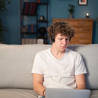 Sesja terapii dziecięcej online